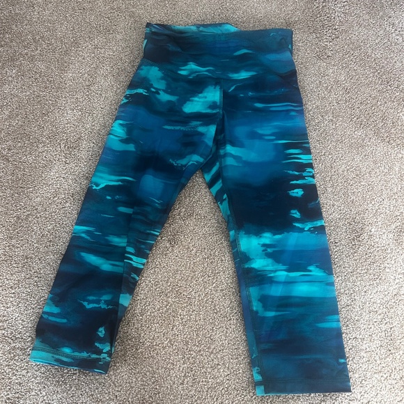 Women’s old navy capri length leggings size medium - Picture 1 of 1